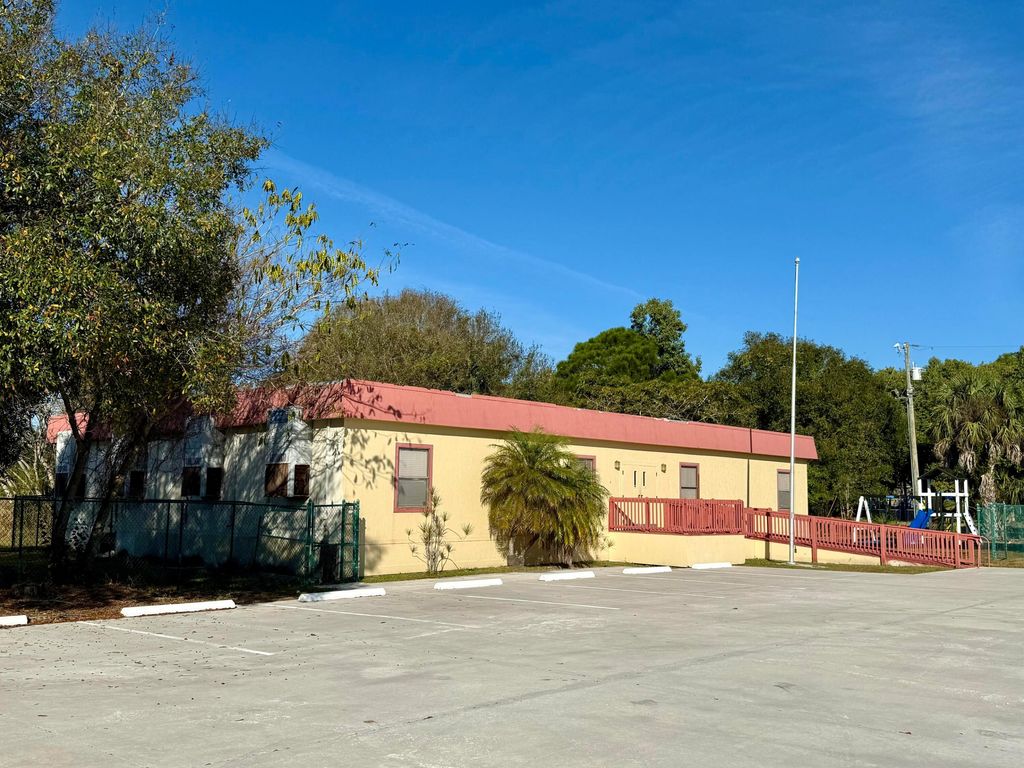 Photo of 2525 S 25th Street, Fort Pierce, FL 34981 (MLS # R11151869)