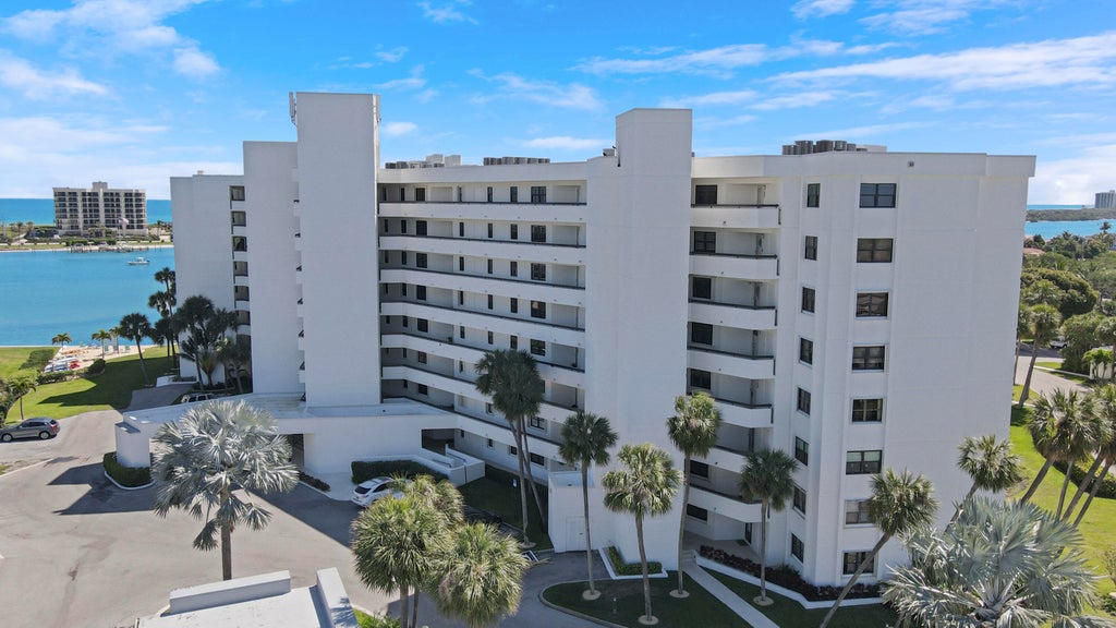 Photo of 19800 Sandpointe Bay Drive #805, Jupiter, FL 33469 (MLS # R11071908)
