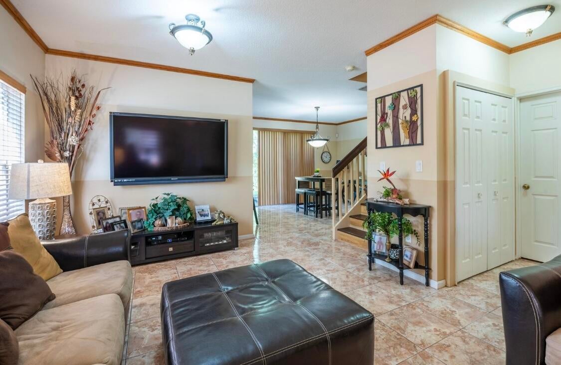 116 S Palm Villas Way