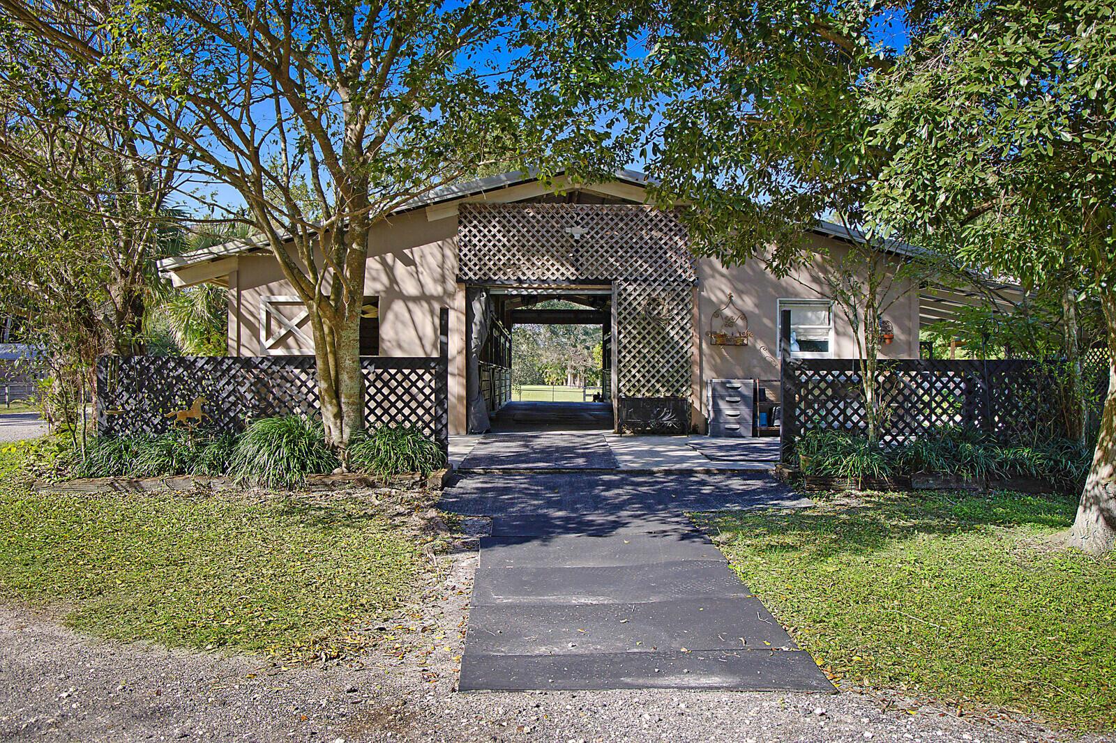 LOXAHATCHEE GROVES - Residential