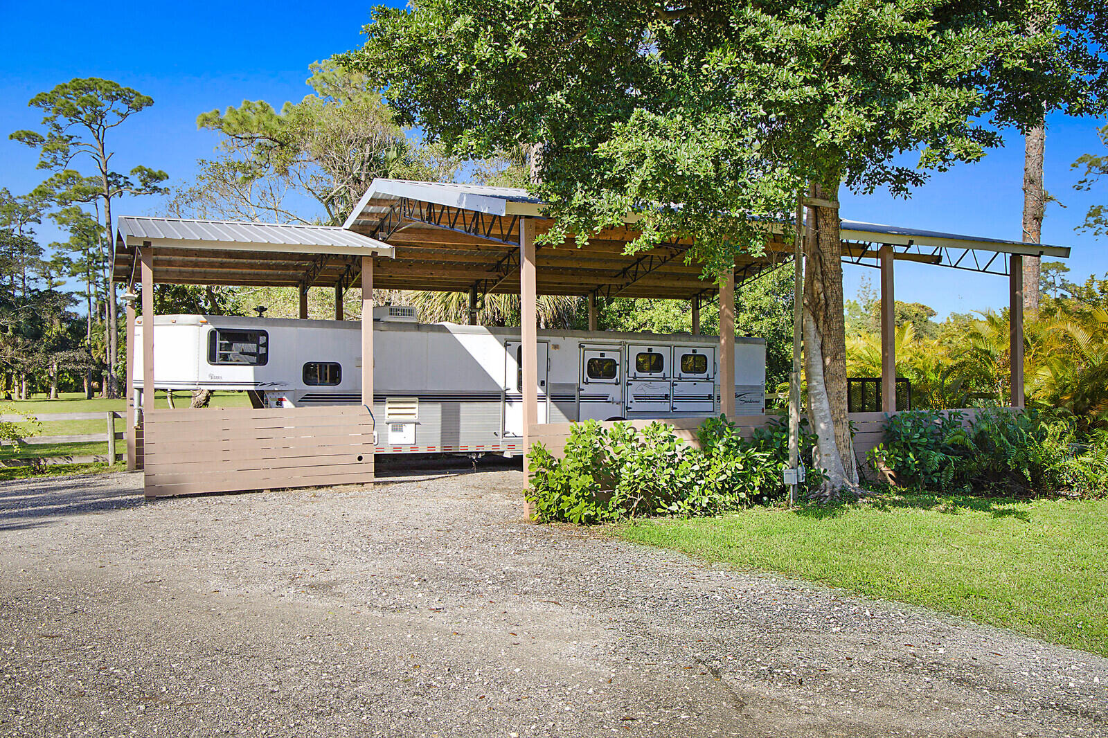 LOXAHATCHEE GROVES - Residential