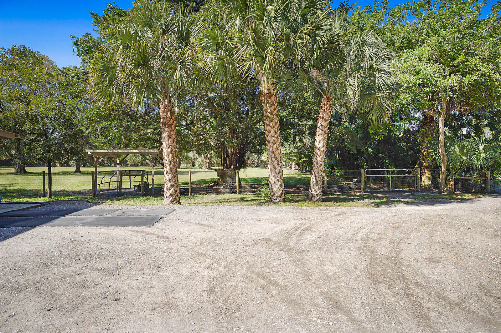 LOXAHATCHEE GROVES - Residential