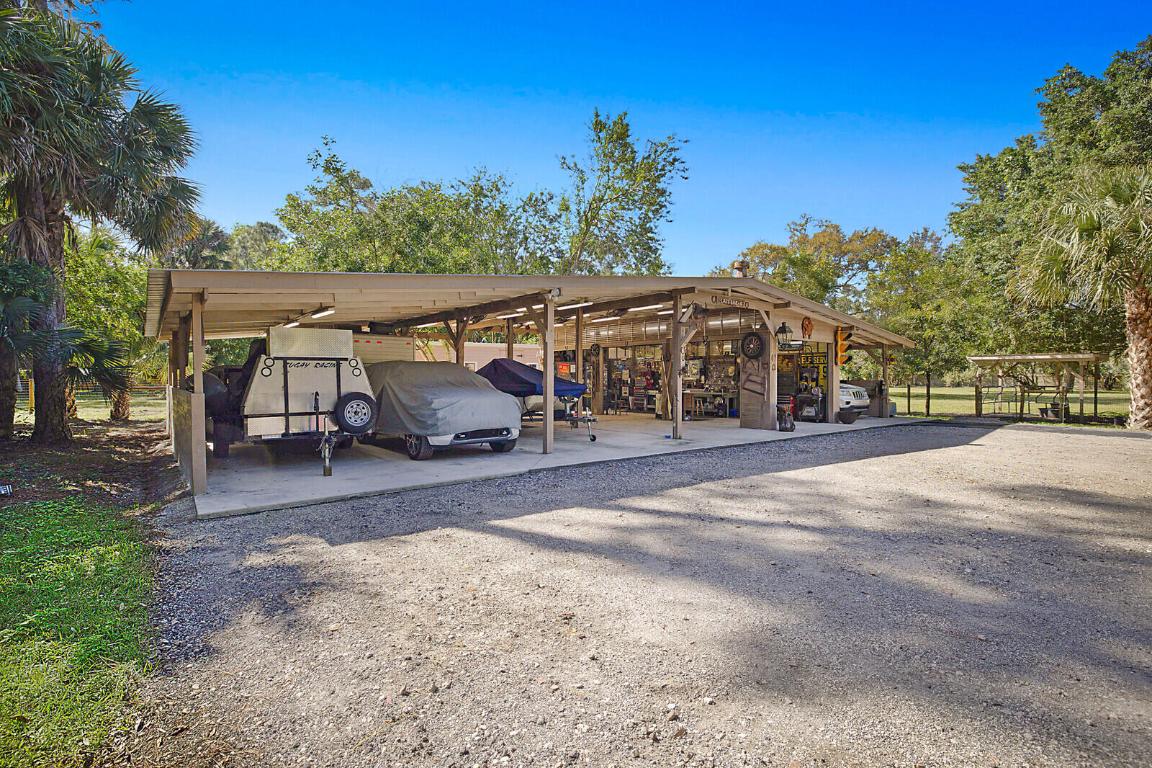 LOXAHATCHEE GROVES - Residential