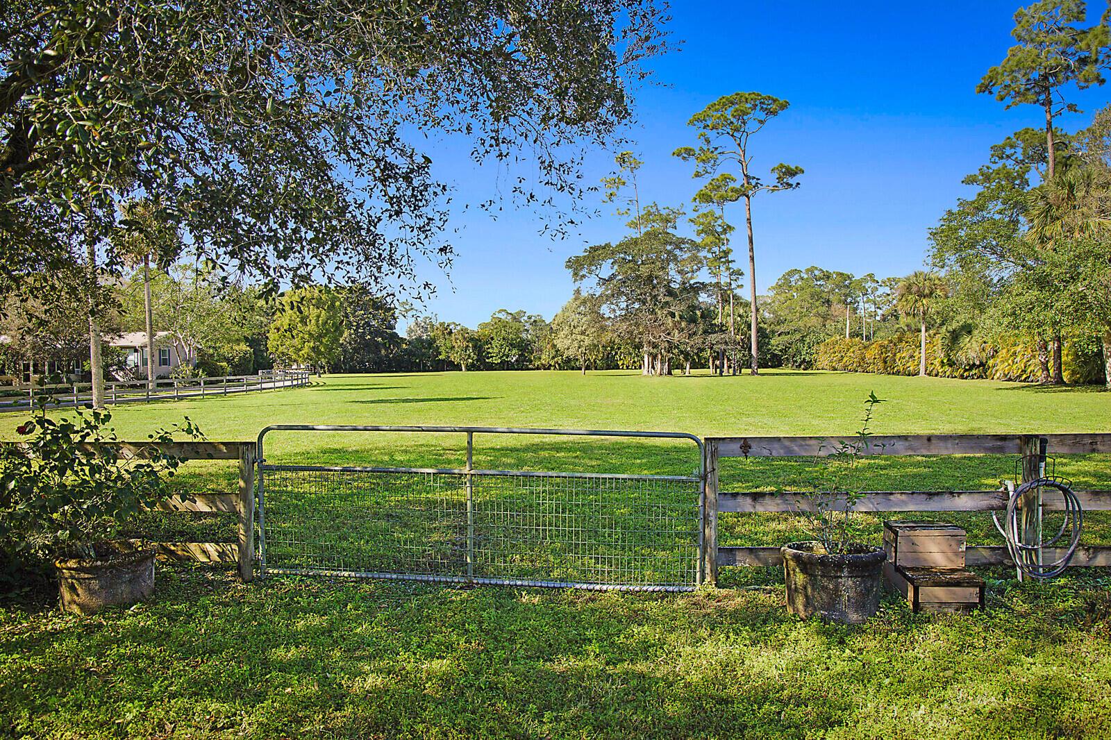 LOXAHATCHEE GROVES - Residential