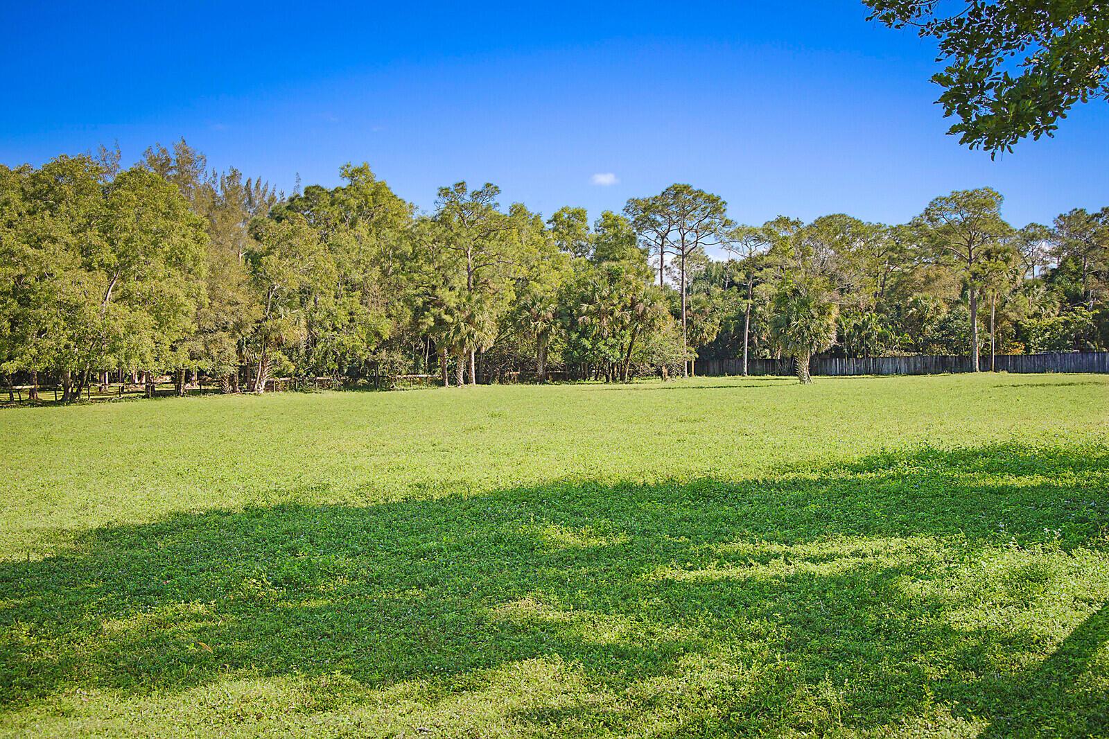 LOXAHATCHEE GROVES - Residential
