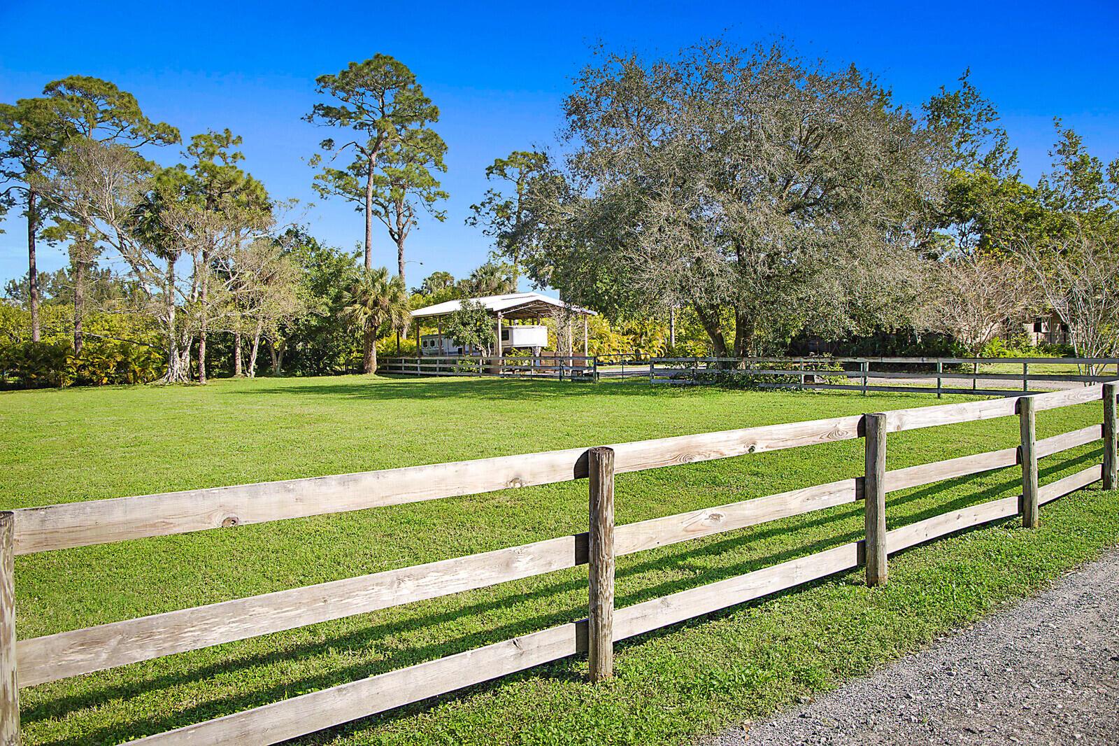 LOXAHATCHEE GROVES - Residential