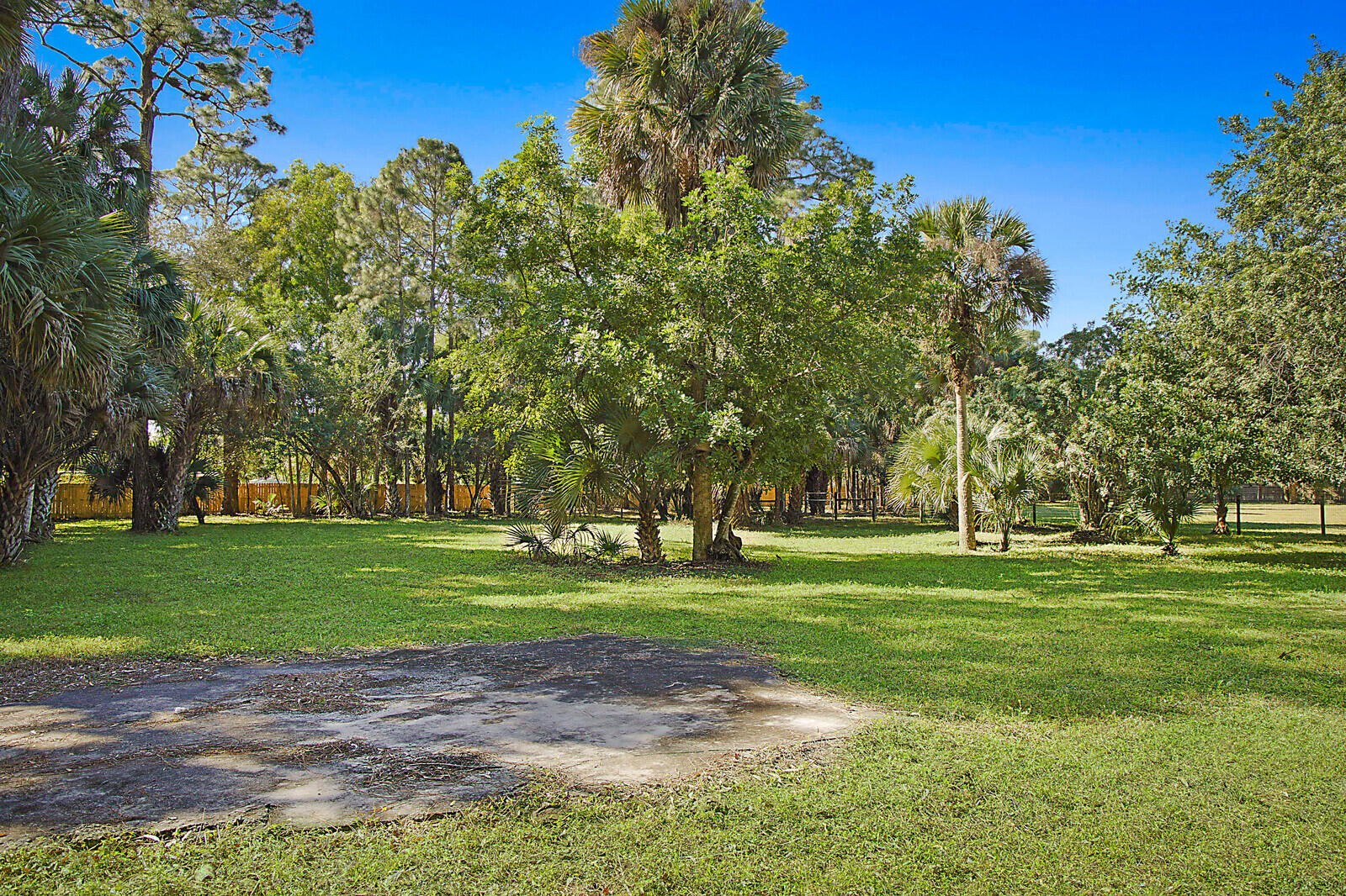 LOXAHATCHEE GROVES - Residential