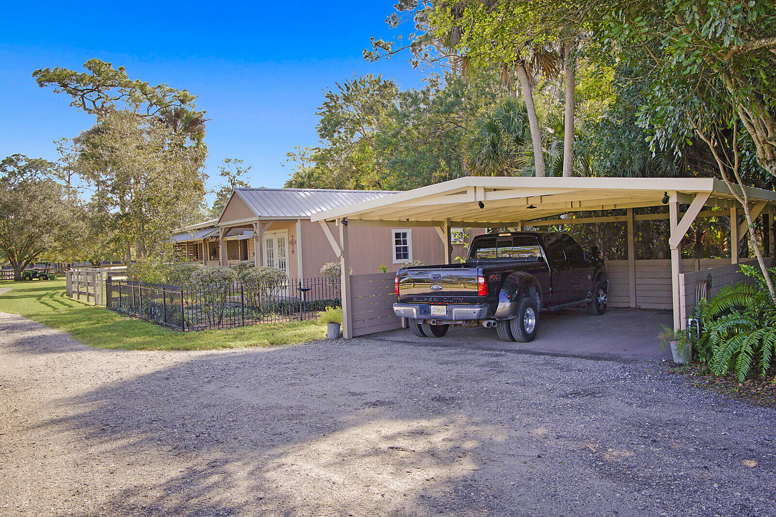 LOXAHATCHEE GROVES - Residential
