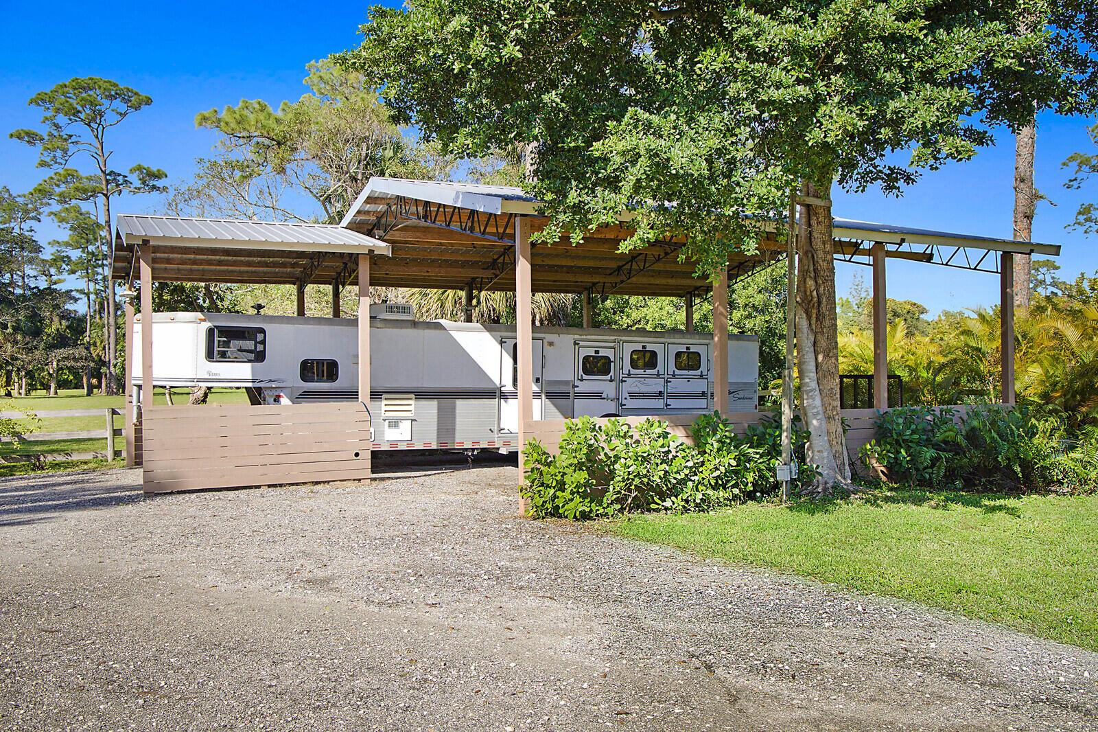 LOXAHATCHEE GROVES - Residential