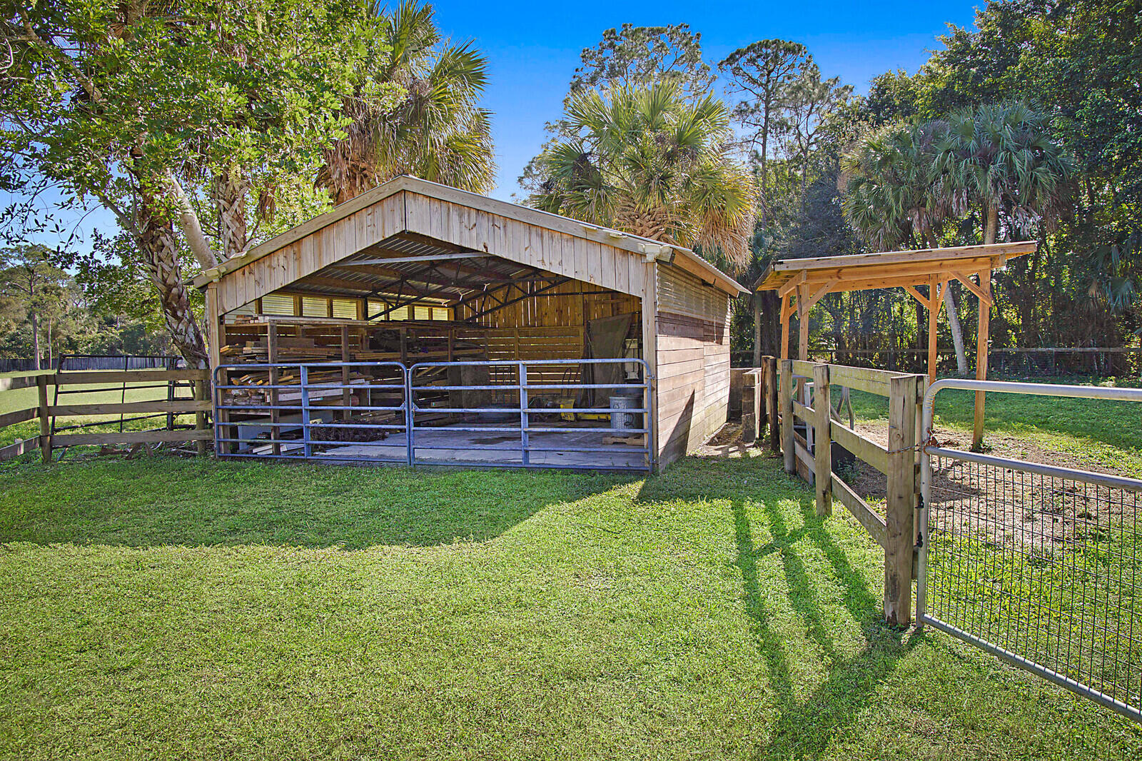 LOXAHATCHEE GROVES - Residential