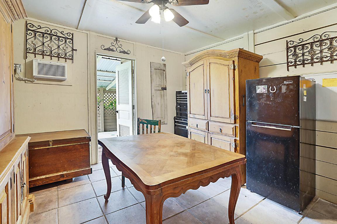 LOXAHATCHEE GROVES - Residential