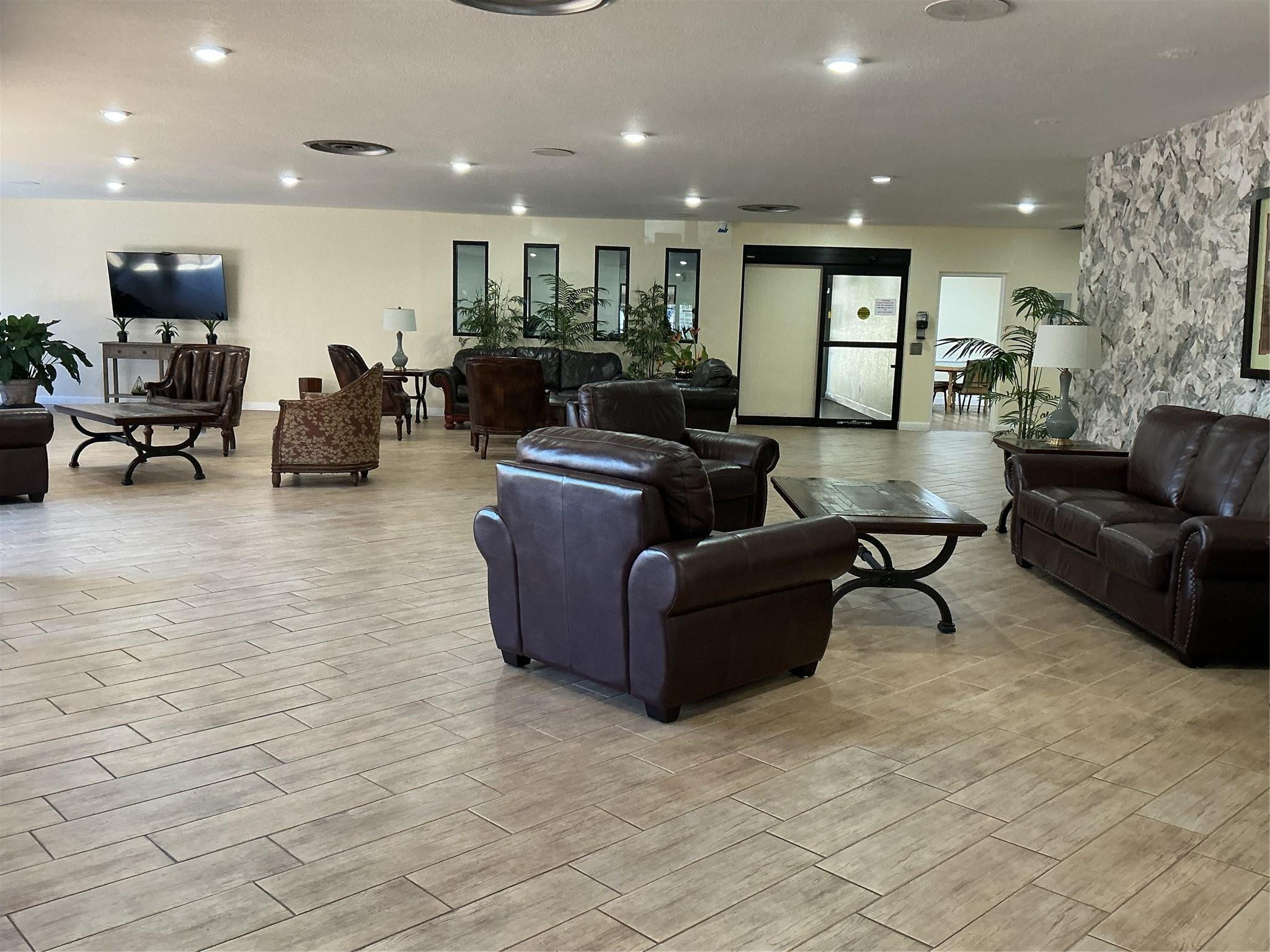 SUNRISE LAKES 129 CONDO - Residential
