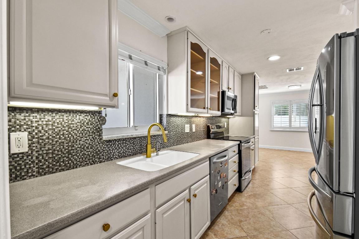 LAKE CLARKE ISLE 3 - Residential