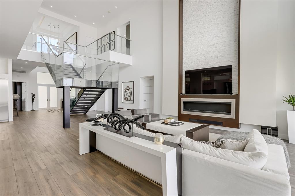 CYPRESS POINT - Residential