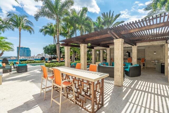 Gorgeous furnished modern 1/1 with 10' ceilings in 1st class building downtown West Palm. Across the hall from pool, sauna, gym, hot tub. Easy walk to CityPlace, theater, bars, shopping. Bike or run to ocean and/or shopping on Worth Ave & restaurants in Palm Beach. Renovated unit with granite and stainless steel, floor-to-ceiling windows and sleek terrace to enjoy fabulous sunsets. Live large with valet parking, doorman, and resort-style amenities. Excellent for corporate client or those who appreciate quality. Available for furnished annual or seasonal get-away. Grab this fast!