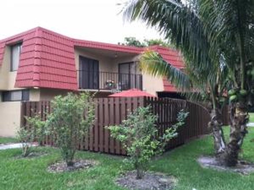 Nice townhouse waiting for you, to be the first one to make an offer and get the deal done, great location of central area of Boca Raton, A's school. 
Community recreation w/pool, tennis, fitness & basketball. maintenance includes roof, painting outside of unit, insurance building & recreation.
No rental for 2 years!