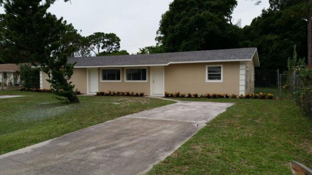 Photo of 5005 Killarney Avenue, Fort Pierce, FL 34951 (MLS # R10724685)