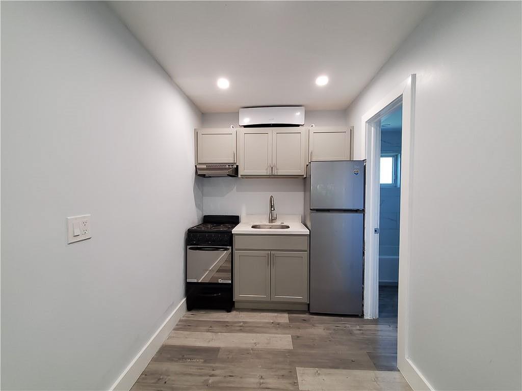 Hollywood Park 4-19 B - Residential Income