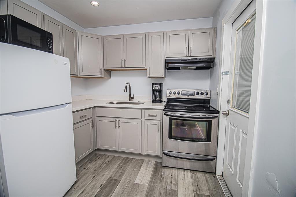 Hollywood Park 4-19 B - Residential Income