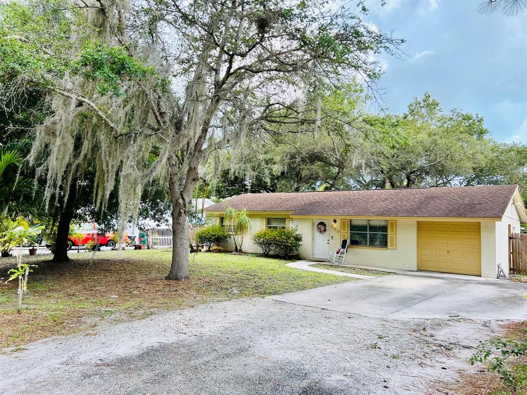 Photo of 366 Smallwood Avenue Ave, Fort Pierce, FL 34982 (MLS # R10799826)