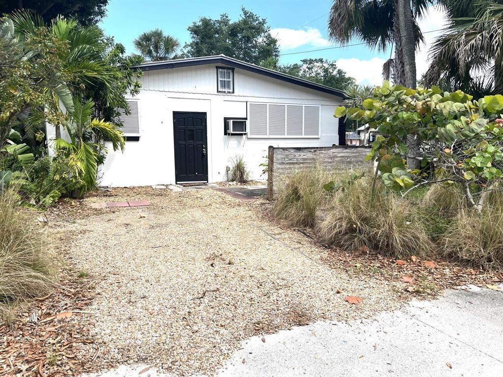 Photo of 119 SW 5th Street #B, Stuart, FL 34994 (MLS # R10882312)