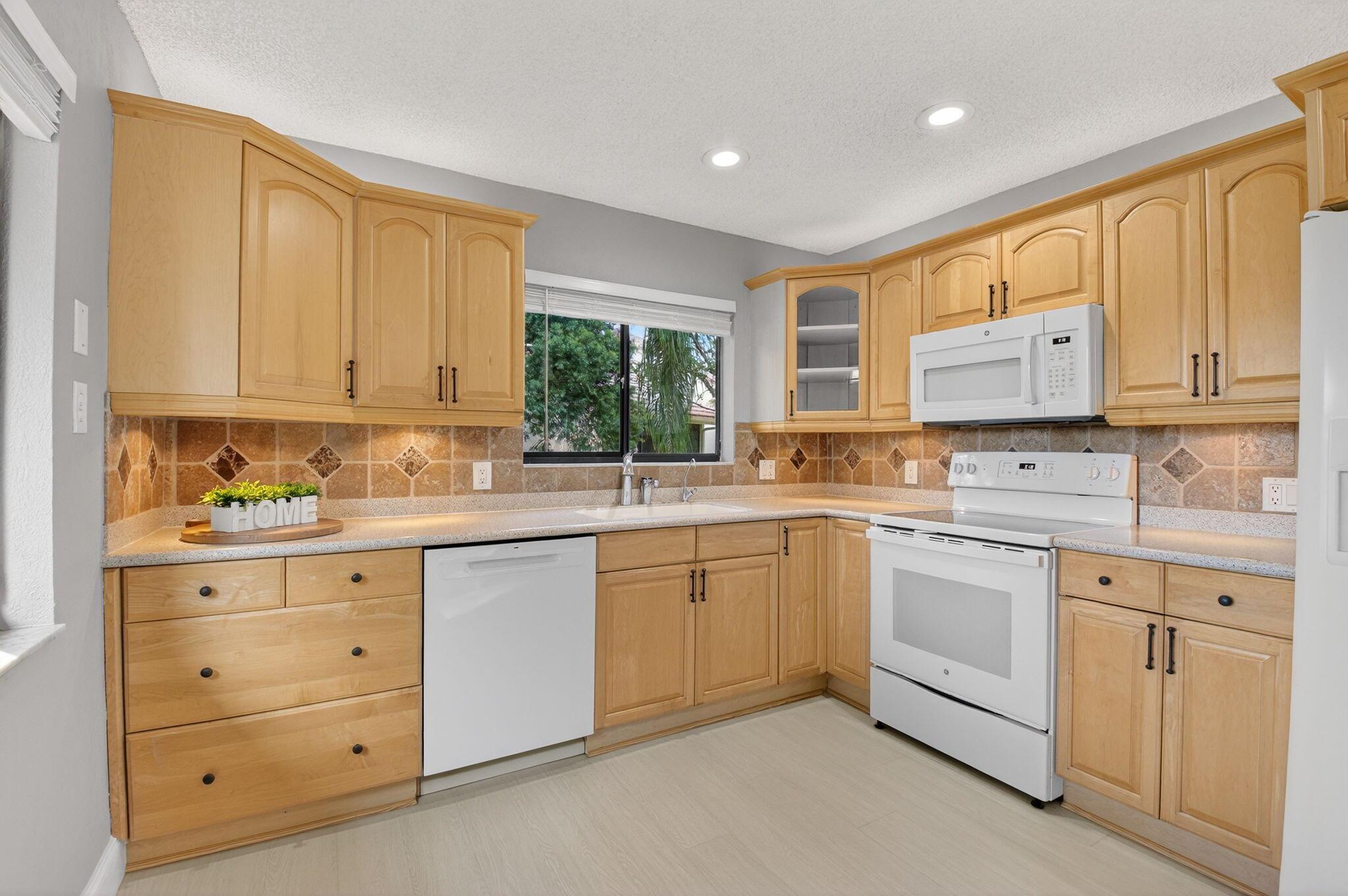 5600 Coach House Circle E, Boca Raton, FL, 33486/$435,000 4 5600 Coach House Circle E