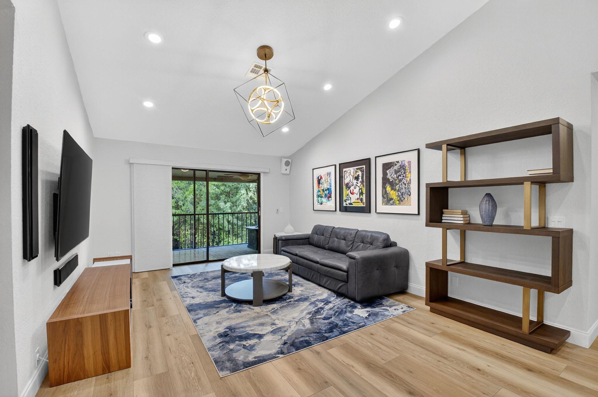 5600 Coach House Circle E, Boca Raton, FL, 33486/$435,000 3 5600 Coach House Circle E