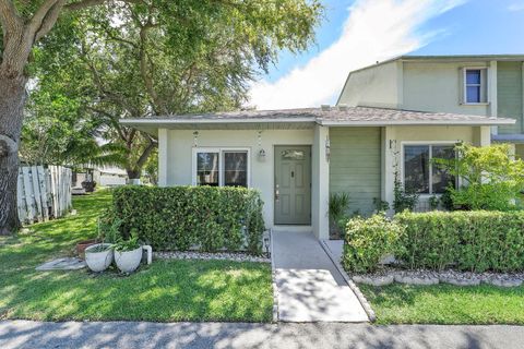 839 Crystal Lake Dr 839 Deerfield Beach FL 33064