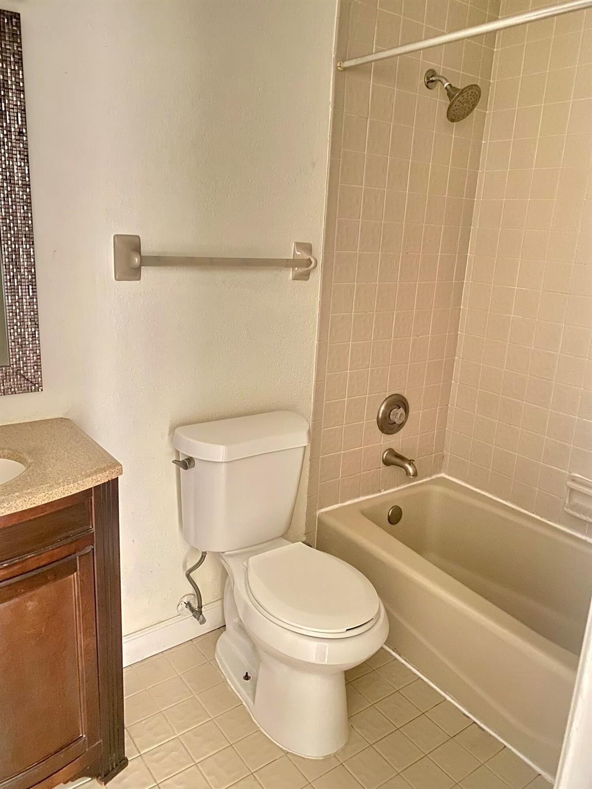 PALM-AIRE VILLAGE 3RD SEC - Residential Lease