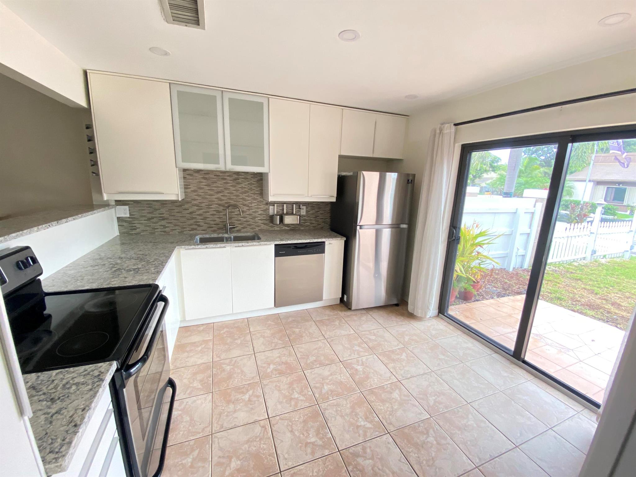 PALM-AIRE VILLAGE 3RD SEC - Residential Lease