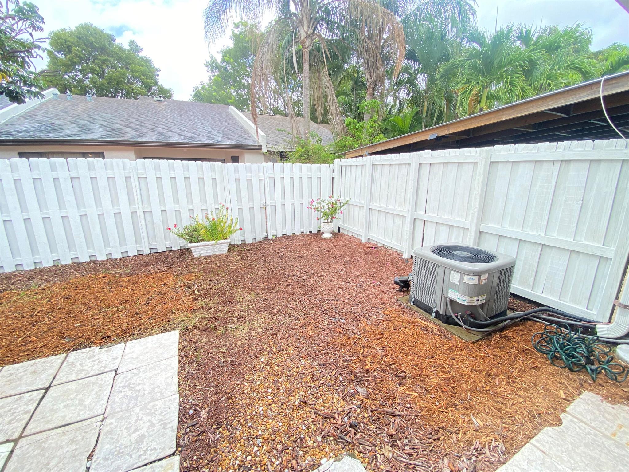 PALM-AIRE VILLAGE 3RD SEC - Residential Lease