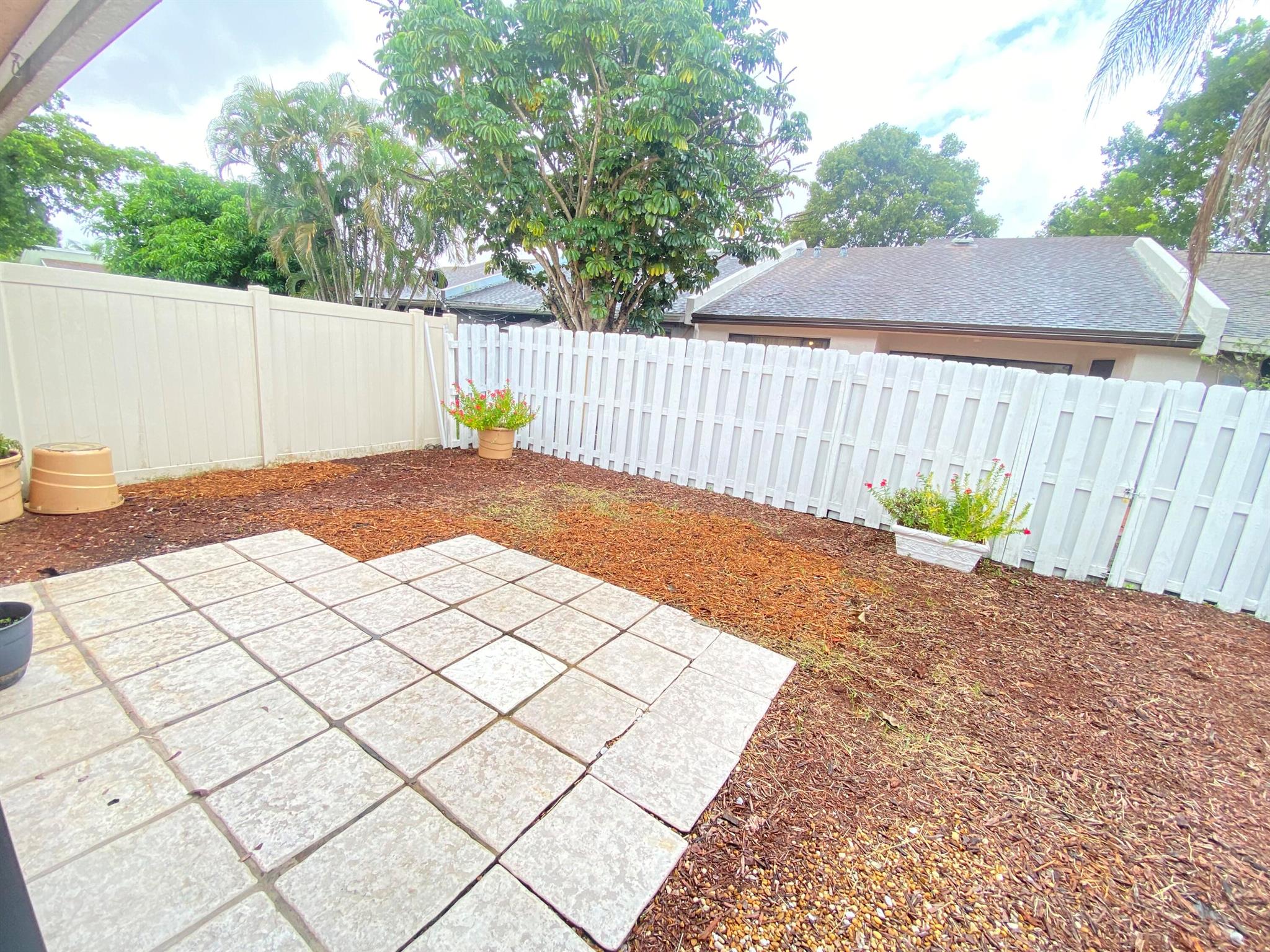 PALM-AIRE VILLAGE 3RD SEC - Residential Lease