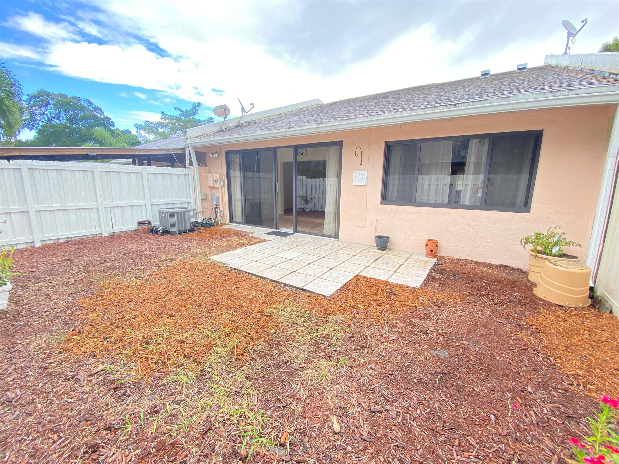 PALM-AIRE VILLAGE 3RD SEC - Residential Lease