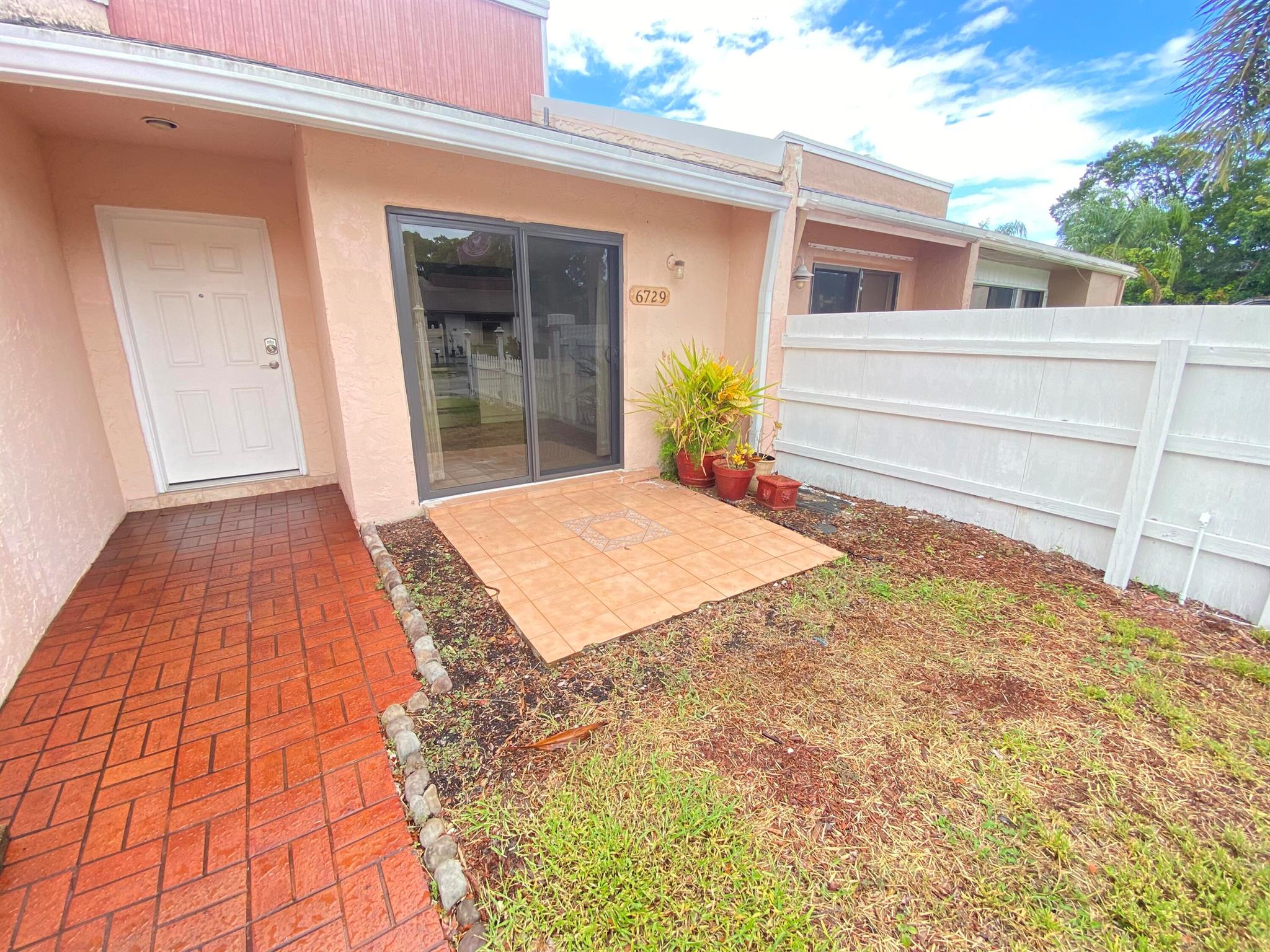 PALM-AIRE VILLAGE 3RD SEC - Residential Lease