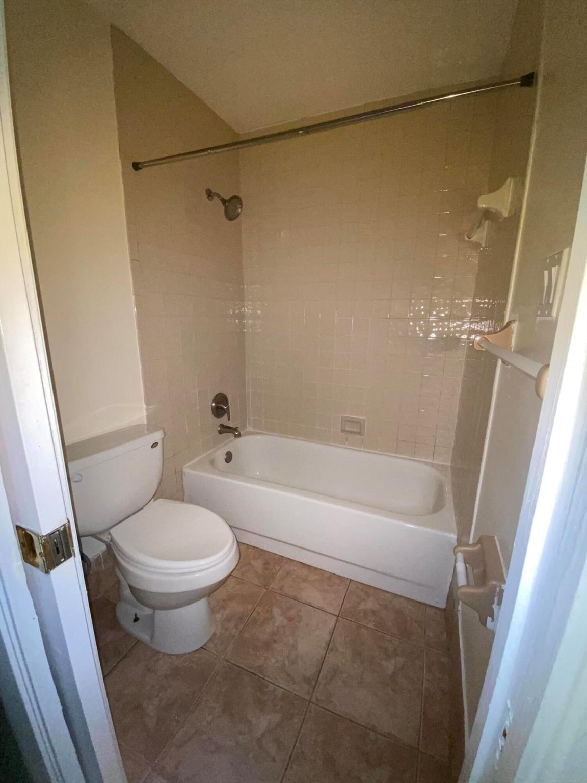 PALM-AIRE VILLAGE 3RD SEC - Residential Lease