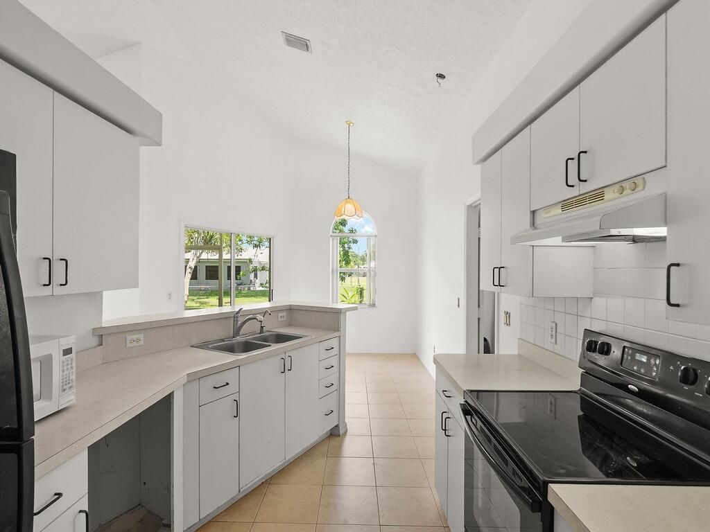 Photo of 751 SE Majestic Terrace, Port Saint Lucie, FL 34953 (MLS # R11099720)