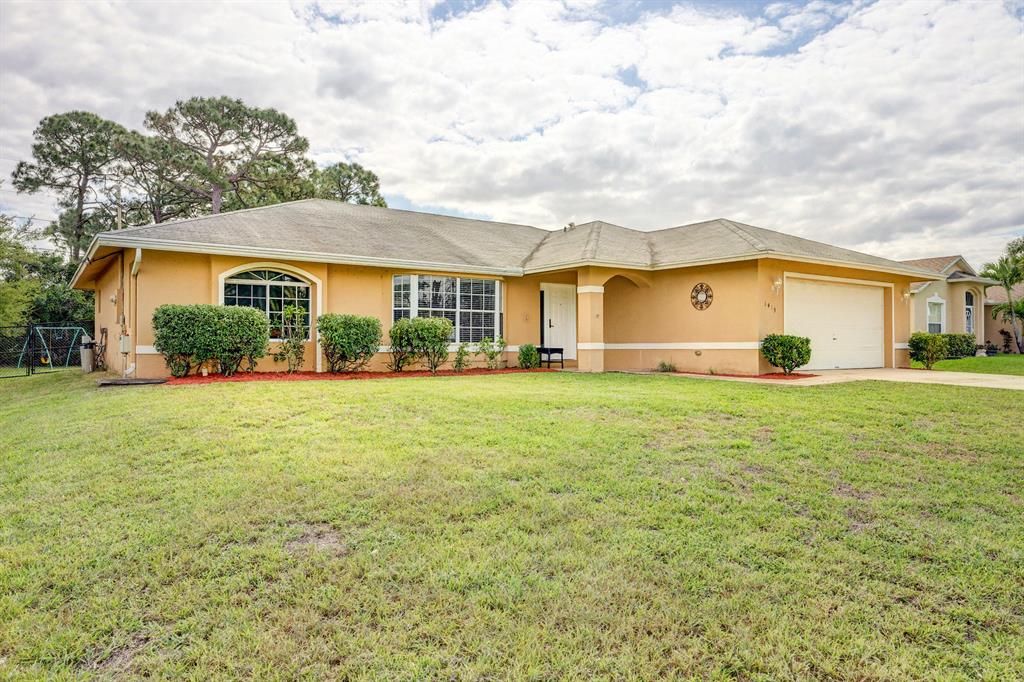 Photo of 3419 SW Fashoda Street, Port Saint Lucie, FL 34953 (MLS # R10698502)