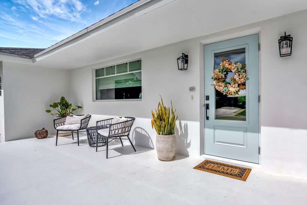 Photo of 359 Beacon Street, Tequesta, FL 33469 (MLS # B26018871)