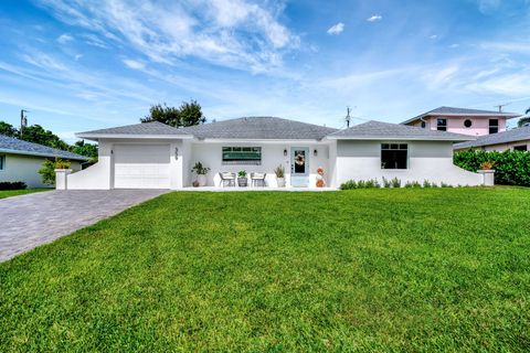 Photo of 359 Beacon Street, Tequesta, FL 33469 (MLS # B26018871)