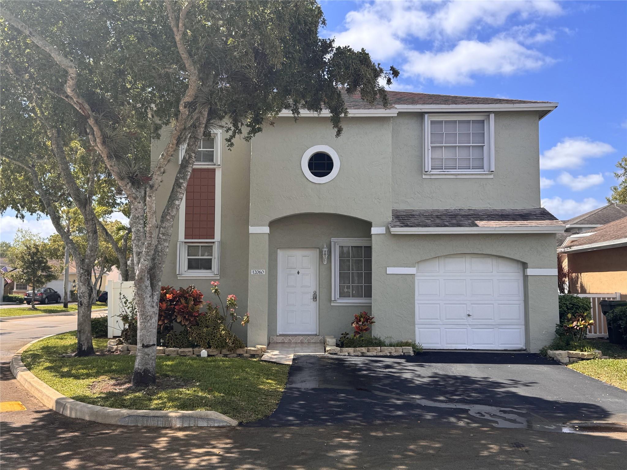 3 Bedroom 2 Bathroom Conveniently located in a gated community in Pembroke Pines, with easy access to Pembroke Lakes mall, C.B Smith Park and Memorial Hospital