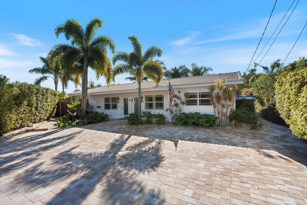 Photo of 1850 SE 7th Street #B, Pompano Beach, FL 33060 (MLS # B26025349)