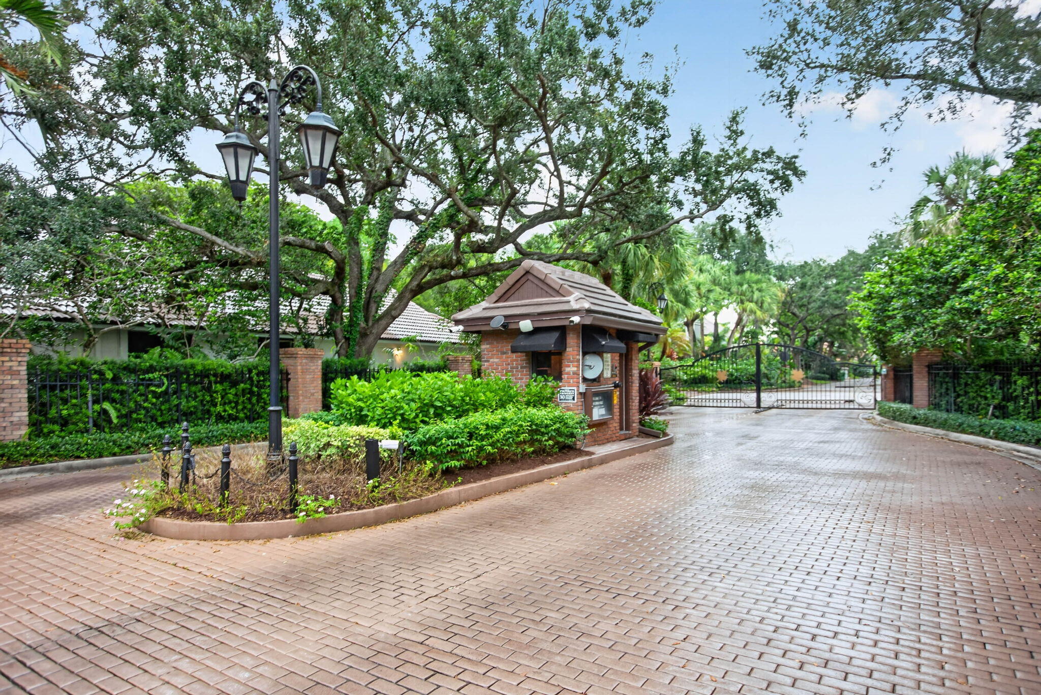 10240 Vestal Court, Coral Springs, FL, 33071/$1,125,000 2 10240 Vestal Court