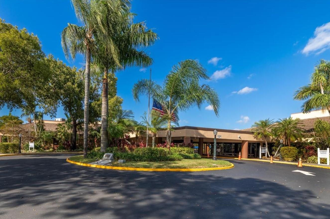 SUNRISE LAKES - Residential