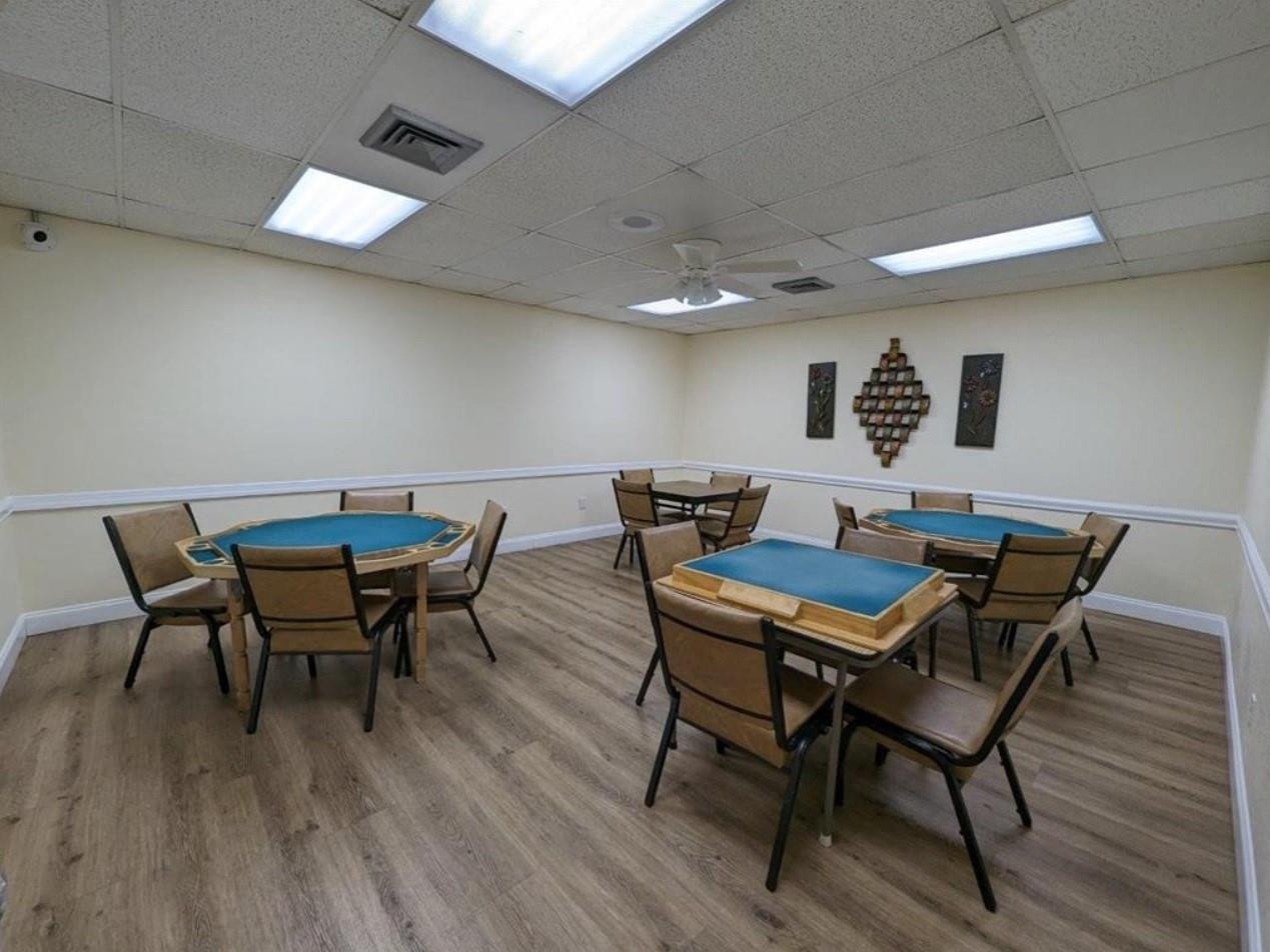 SUNRISE LAKES - Residential