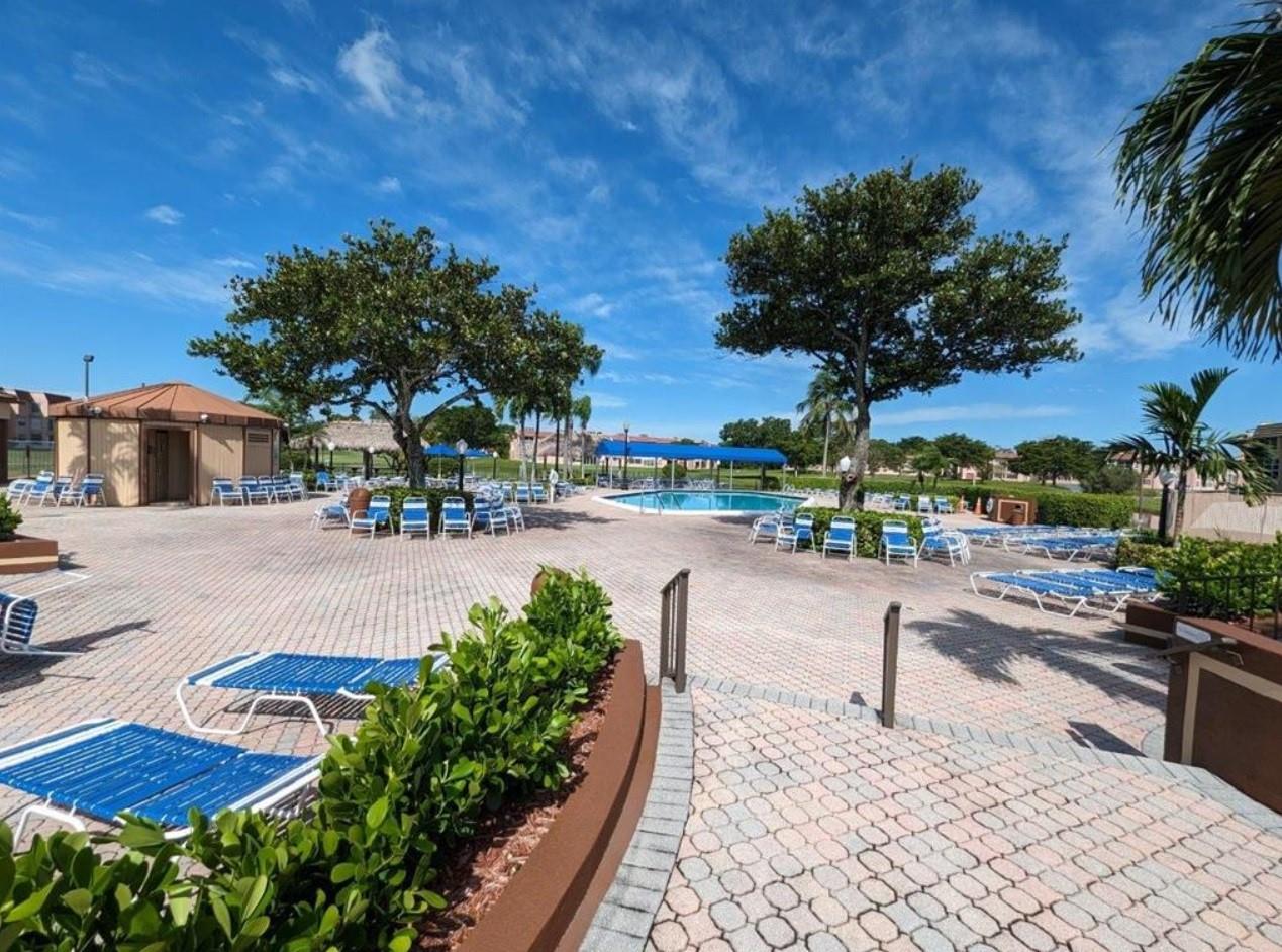 SUNRISE LAKES - Residential