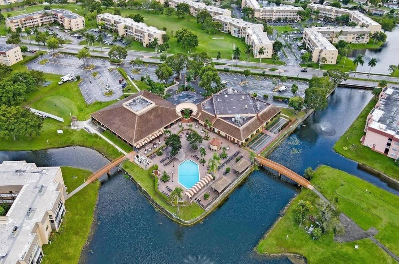 SUNRISE LAKES - Residential