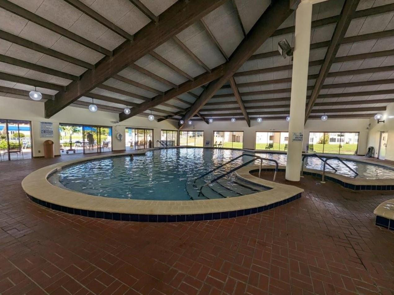 SUNRISE LAKES - Residential