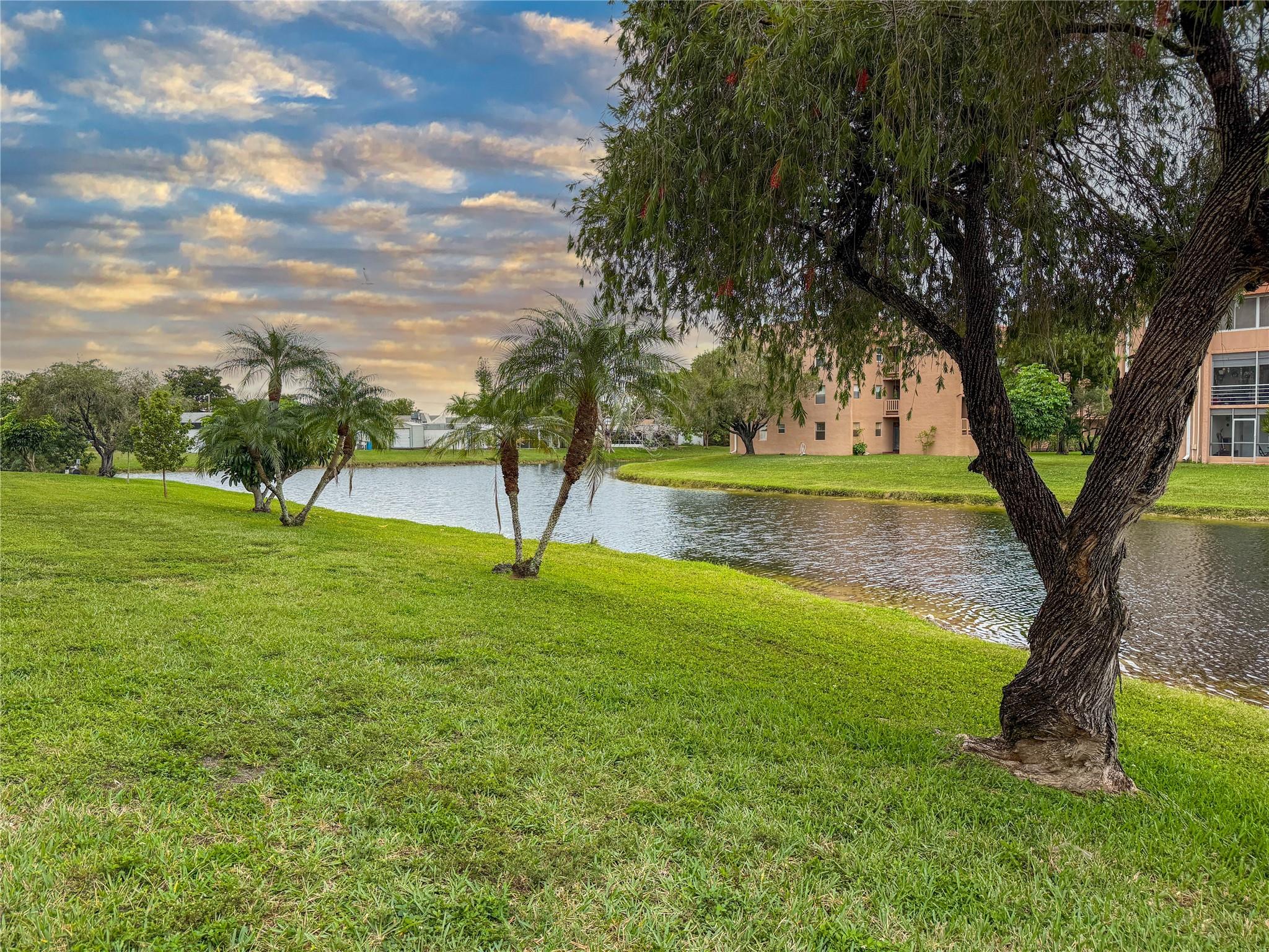 SUNRISE LAKES - Residential