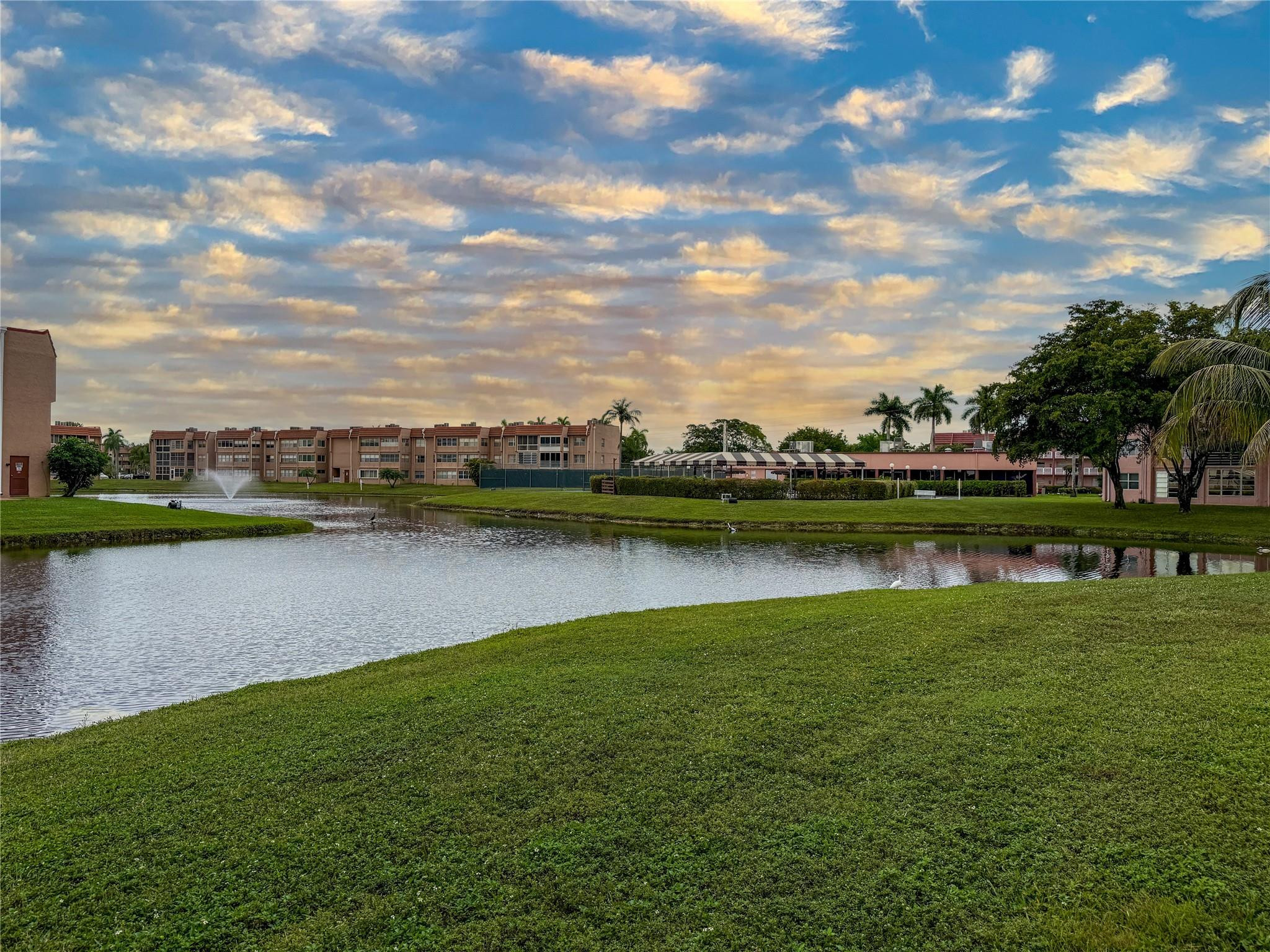 SUNRISE LAKES - Residential