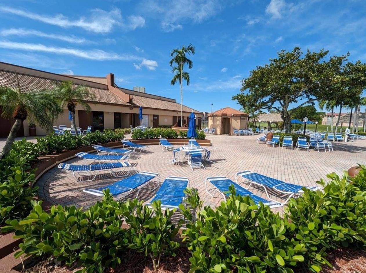 SUNRISE LAKES - Residential